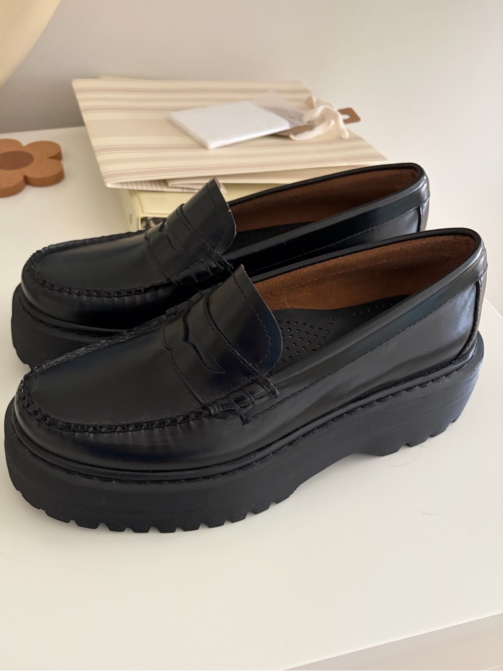 G.H. Bass Whitney Platform Weejuns Loafer in Black - Picture 3 of 5